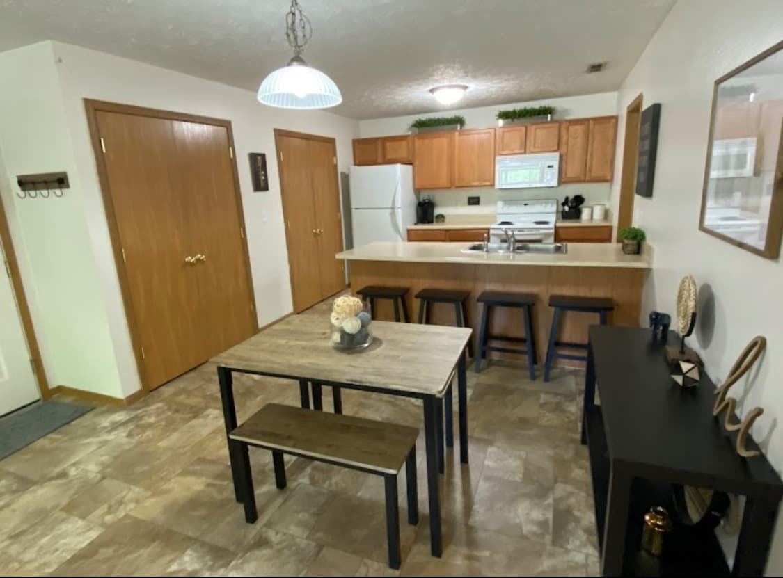 LEASE TRANSFER AT JUST $520 (10 minutes to campus in bus) - 2