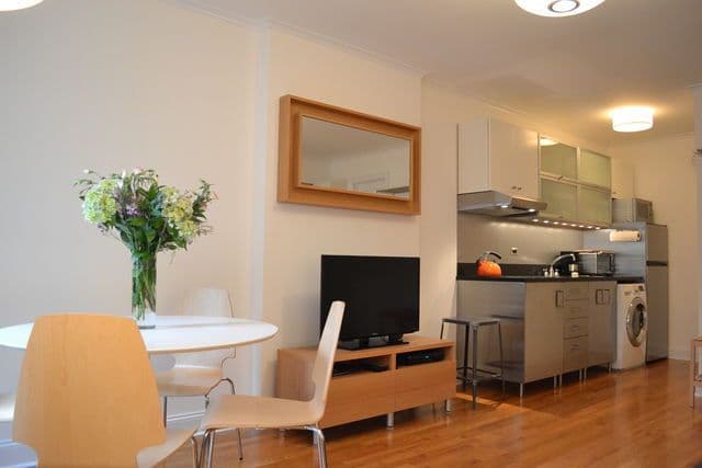 CHARMING 1 BED/ 1 BATH APARTMENT IN DOWNTOWN PALO ALTO - 2