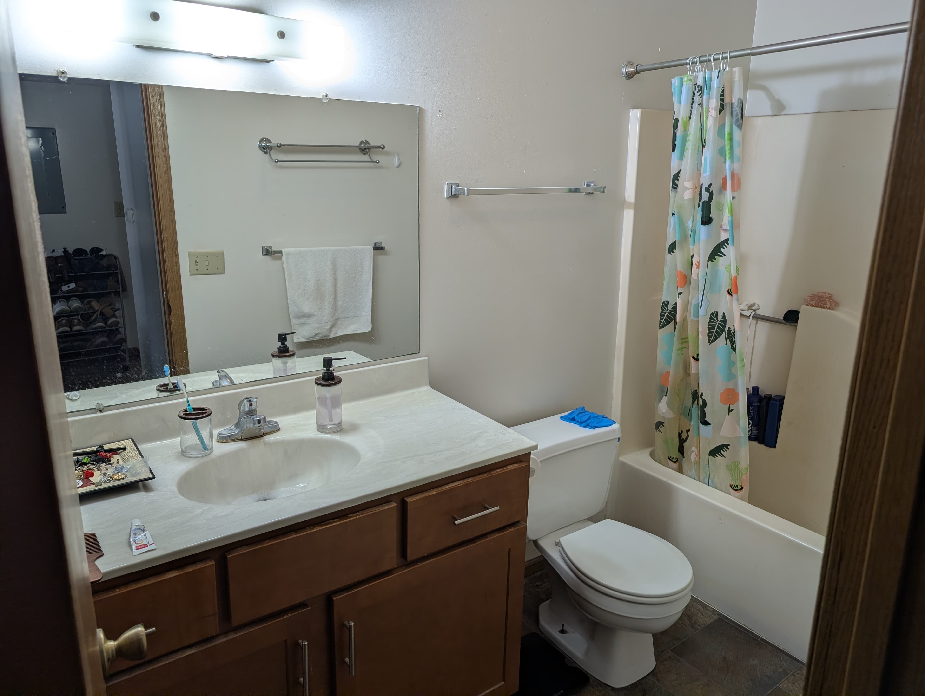 Move in Sep., pay from October, no additional fees. - 3