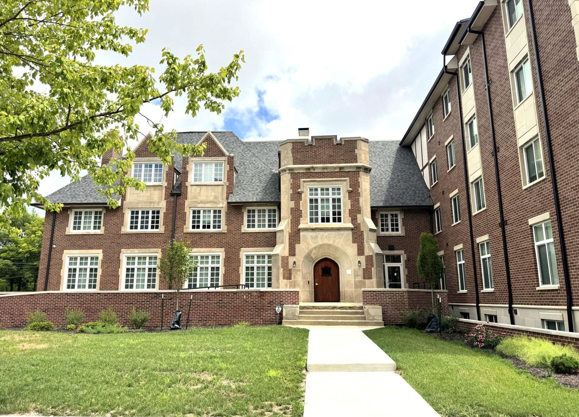 Fall and/or Spring Sublease | Revive 318 | $1,000/month | Available Now - 1